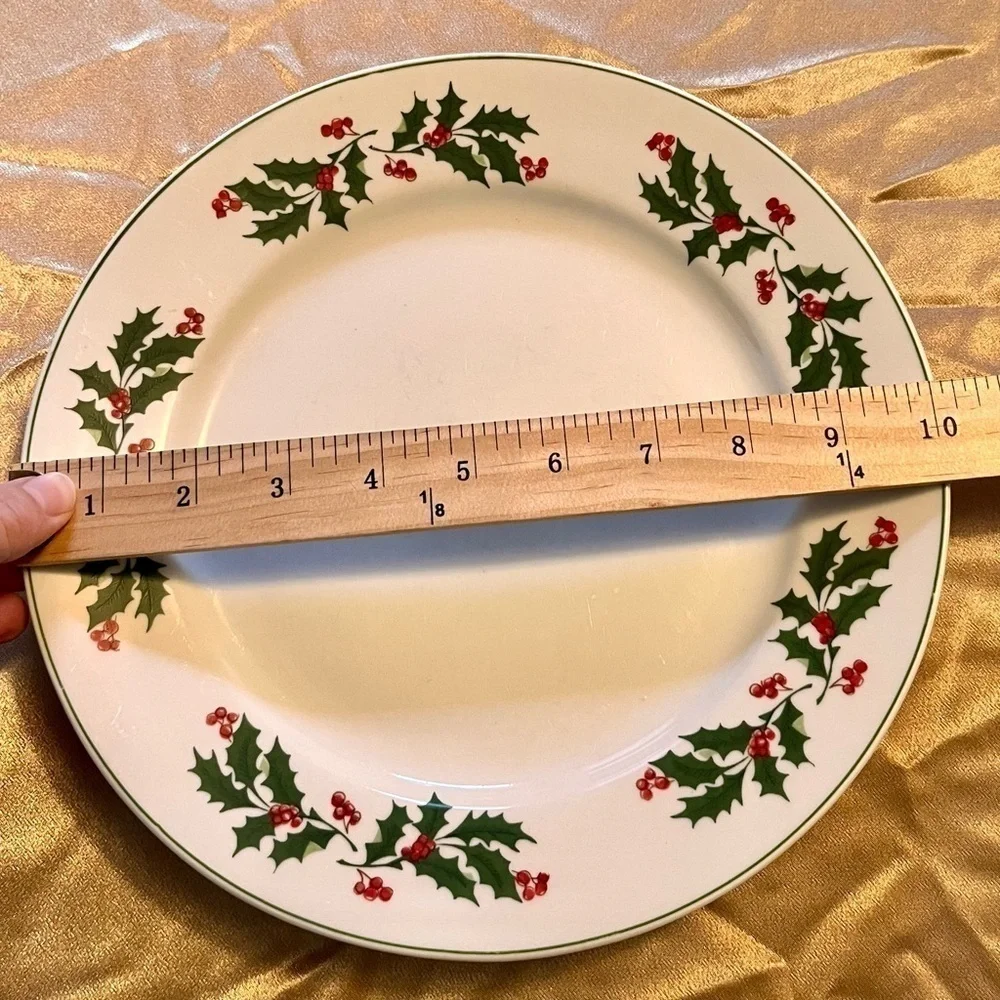 Vintage Christmas Ceramic Holly Berry Dinner Plates Set 2 Romania Holiday 10